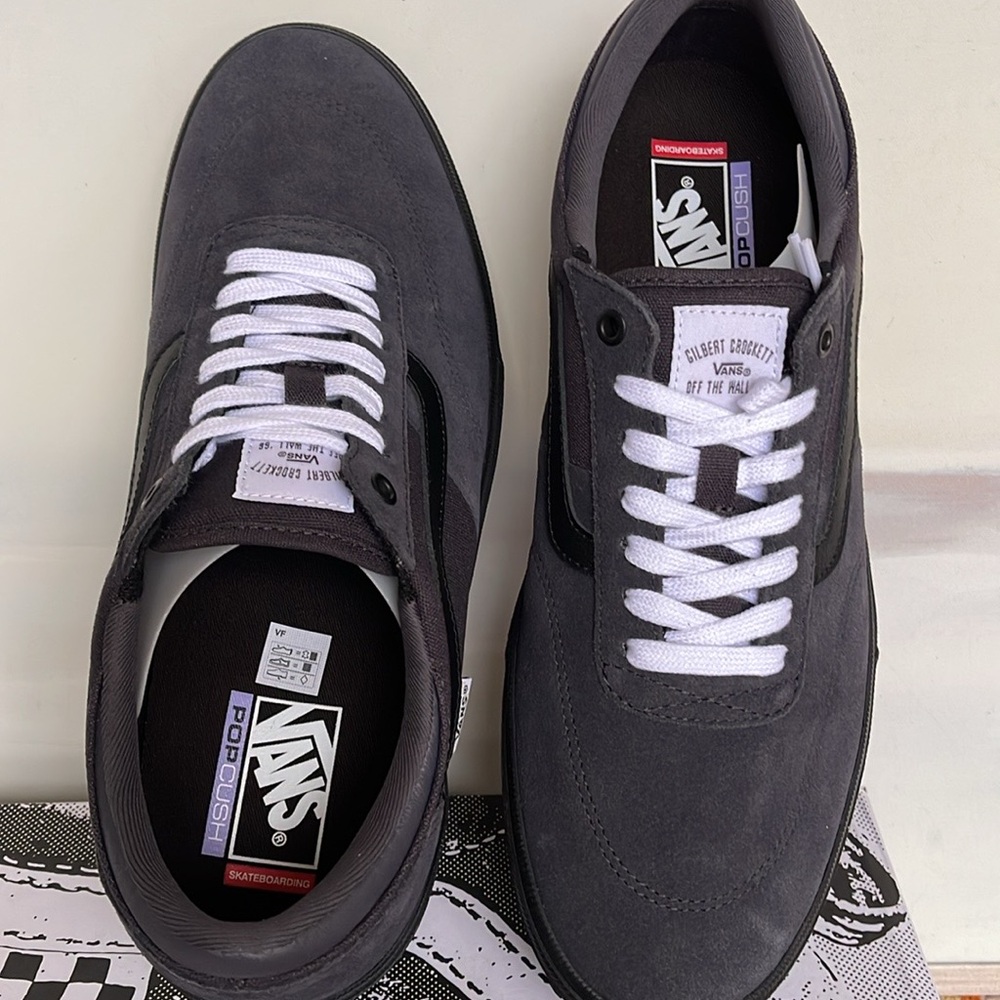 Vans WMNS Gilbert Crockett Dark Navy
VN0ASIFDNV
Sneakers - Picture 6 of 16